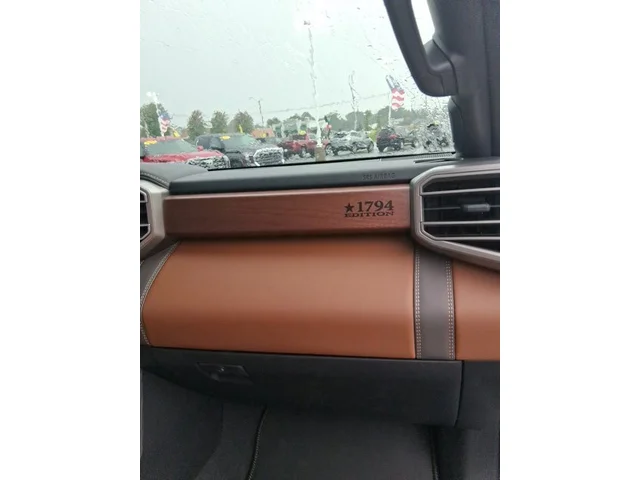 Nuevos TOYOTA SEQUOIA à Estados chez autogozo