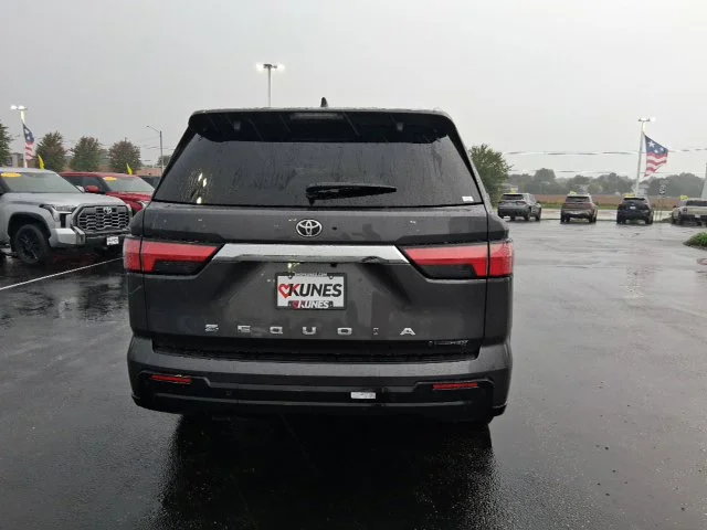 Nuevos TOYOTA SEQUOIA à Estados chez autogozo