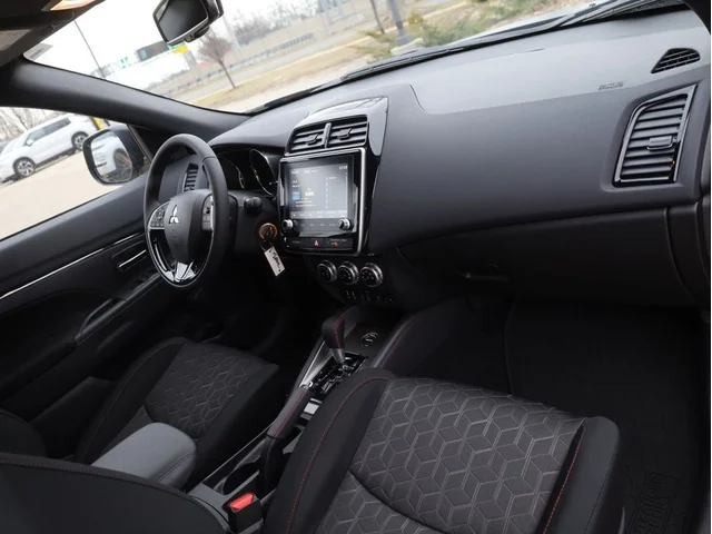 Nuevos MITSUBISHI OUTLANDER SPORT à Estados chez autogozo