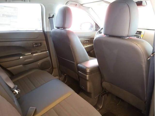 Nuevos MITSUBISHI OUTLANDER SPORT à Estados chez autogozo