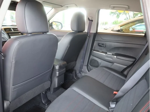 Nuevos MITSUBISHI OUTLANDER SPORT à Estados chez autogozo