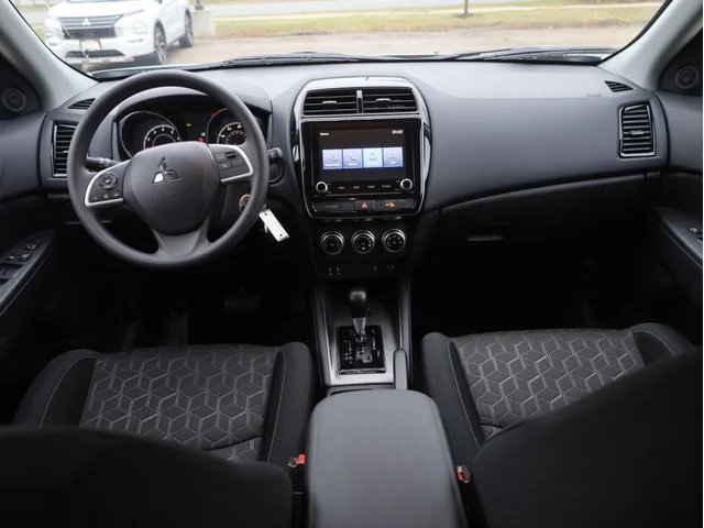 Nuevos MITSUBISHI OUTLANDER SPORT à Estados chez autogozo