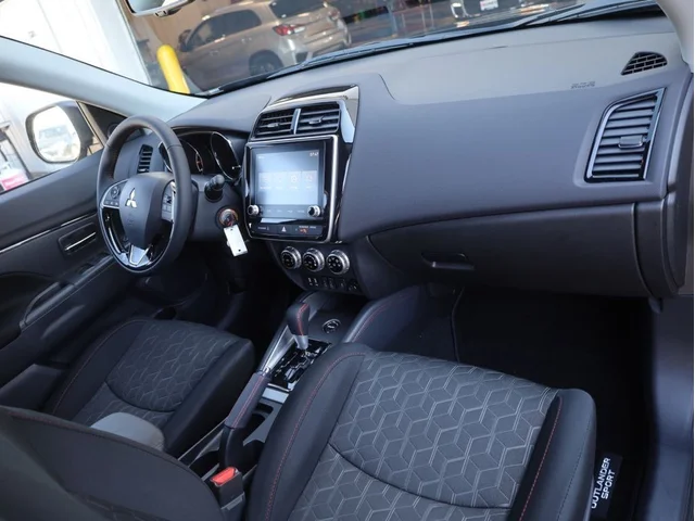 Nuevos MITSUBISHI OUTLANDER SPORT à Estados chez autogozo