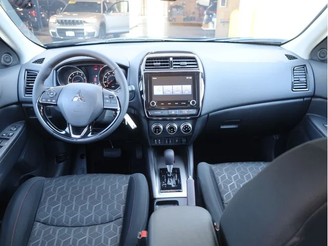 Nuevos MITSUBISHI OUTLANDER SPORT à Estados chez autogozo
