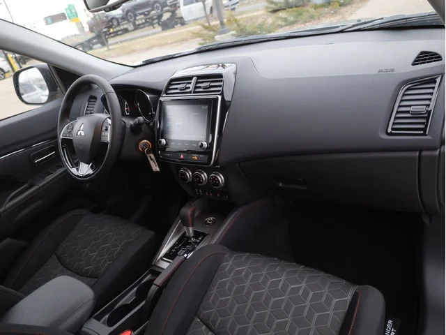 Nuevos MITSUBISHI OUTLANDER SPORT à Estados chez autogozo