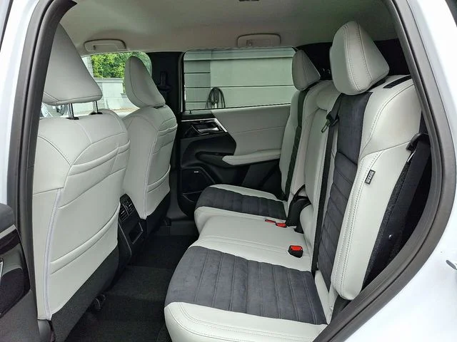 Nuevos MITSUBISHI OUTLANDER à Estados chez autogozo