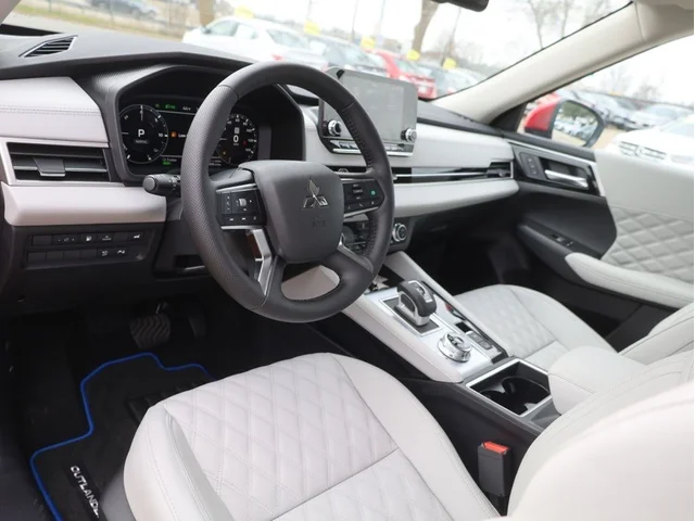 Nuevos MITSUBISHI OUTLANDER PHEV à Estados chez autogozo