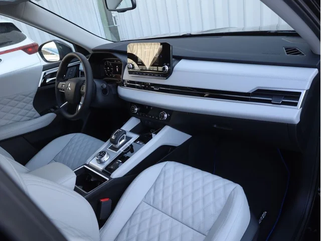 Nuevos MITSUBISHI OUTLANDER PHEV à Estados chez autogozo