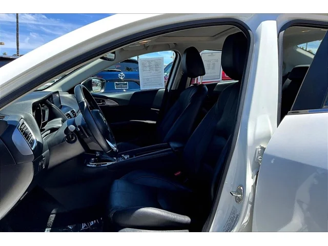 SEMINUEVOS MAZDA Mazda3 a Huntington Beach en Huntington Beach Mazda