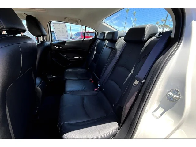 SEMINUEVOS MAZDA Mazda3 a Huntington Beach en Huntington Beach Mazda