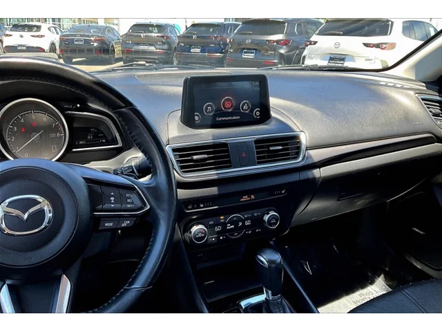 SEMINUEVOS MAZDA Mazda3 a Huntington Beach en Huntington Beach Mazda