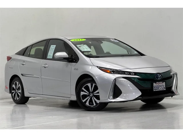 2017 Toyota Prius Prime Premium photo 2