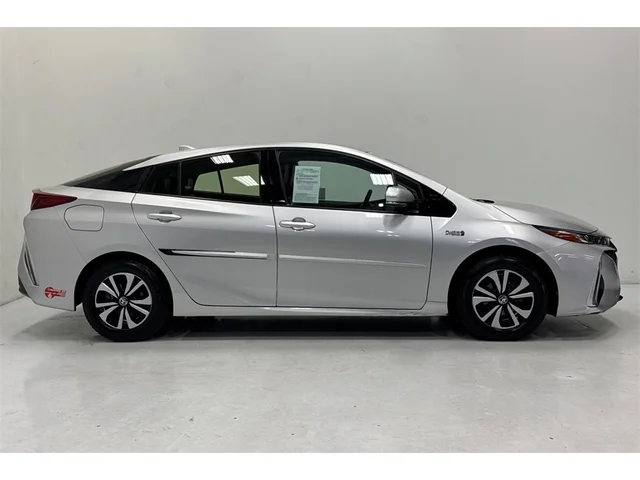 2017 Toyota Prius Prime Premium photo 3