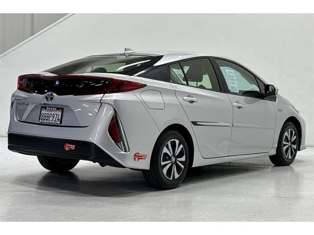 2017 Toyota Prius Prime Premium photo 4