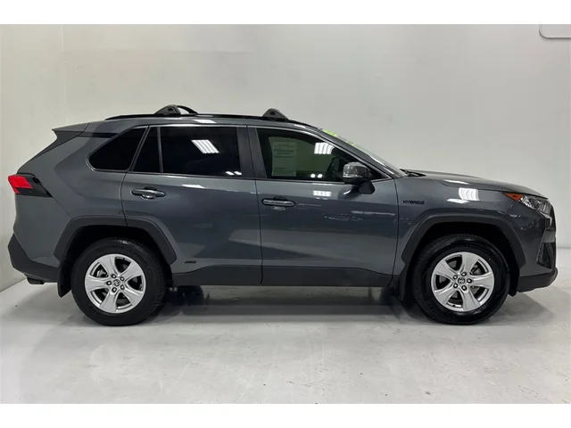 2021 Toyota RAV4 Hybrid XLE photo 2