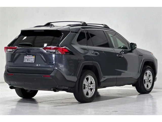 2021 Toyota RAV4 Hybrid XLE photo 3
