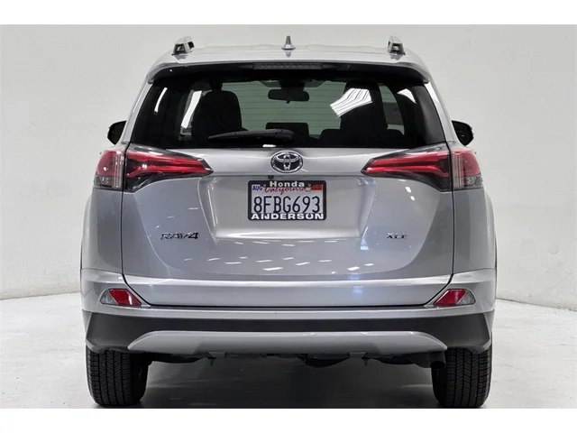 2018 Toyota RAV4 XLE photo 3