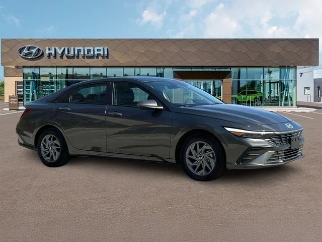 Nuevos HYUNDAI ELANTRA HYBRID at Tustin Hyundai in Tustin   