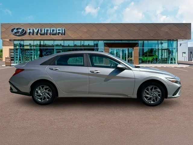 Nuevos HYUNDAI ELANTRA HYBRID at Tustin Hyundai in Tustin   