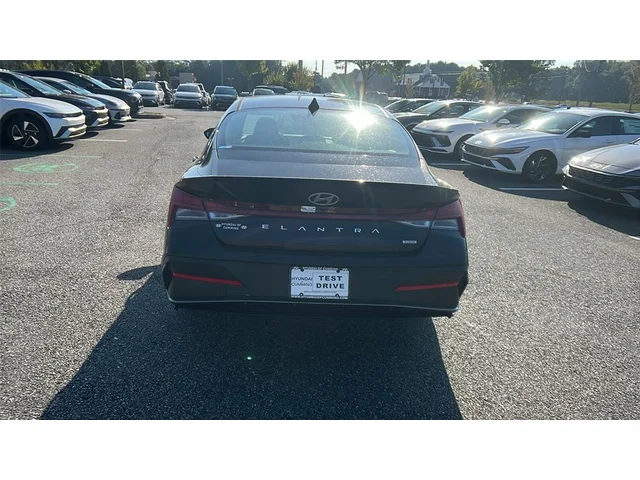 Nuevos HYUNDAI ELANTRA HYBRID at Gainesville Hyundai in Gainesville