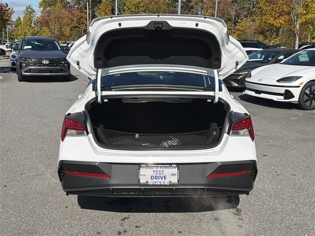 Nuevos HYUNDAI ELANTRA HYBRID at Gainesville Hyundai in Gainesville