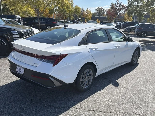 Nuevos HYUNDAI ELANTRA HYBRID at Gainesville Hyundai in Gainesville