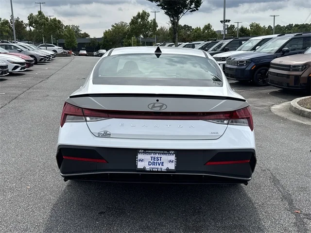 Nuevos HYUNDAI ELANTRA HYBRID at Gainesville Hyundai in Gainesville