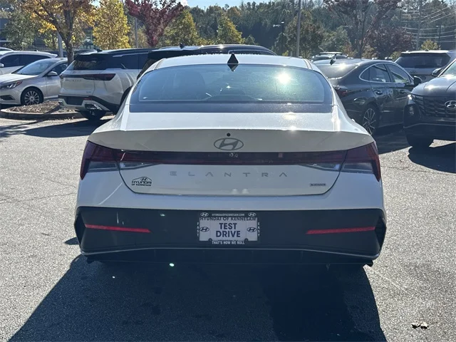 Nuevos HYUNDAI ELANTRA HYBRID at Gainesville Hyundai in Gainesville
