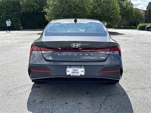 Nuevos HYUNDAI ELANTRA HYBRID at Gainesville Hyundai in Gainesville