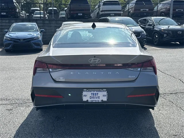 Nuevos HYUNDAI ELANTRA HYBRID at Gainesville Hyundai in Gainesville