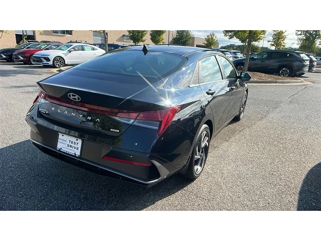 Nuevos HYUNDAI ELANTRA HYBRID at Gainesville Hyundai in Gainesville