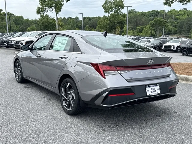 Nuevos HYUNDAI ELANTRA HYBRID at Gainesville Hyundai in Gainesville