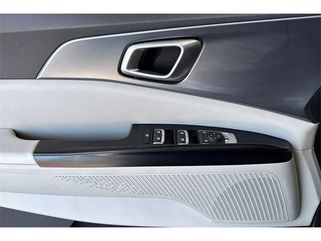 SEMINUEVOS KIA Carnival at ELK GROVE in Elk Grove Buick GMC