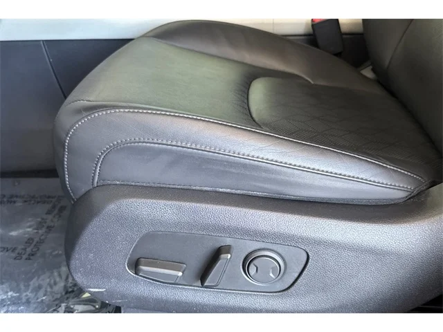 SEMINUEVOS KIA Carnival at ELK GROVE in Elk Grove Buick GMC