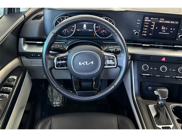 SEMINUEVOS KIA Carnival at ELK GROVE in Elk Grove Buick GMC