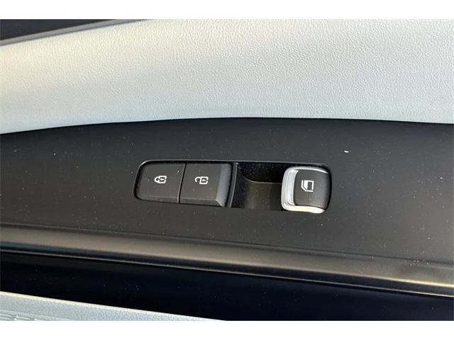 SEMINUEVOS KIA Carnival at ELK GROVE in Elk Grove Buick GMC