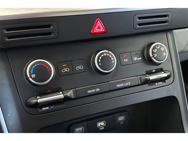 SEMINUEVOS KIA Carnival at ELK GROVE in Elk Grove Buick GMC