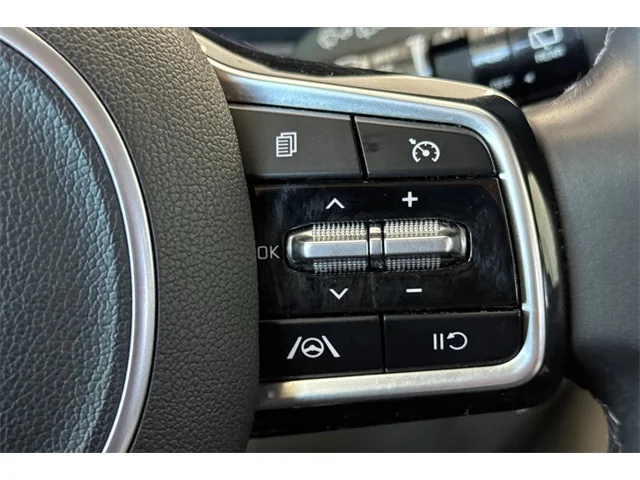 SEMINUEVOS KIA Carnival at ELK GROVE in Elk Grove Buick GMC