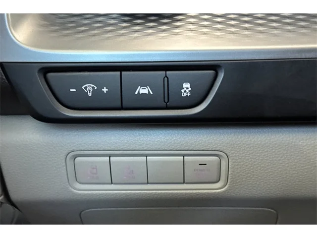 SEMINUEVOS KIA Carnival at ELK GROVE in Elk Grove Buick GMC