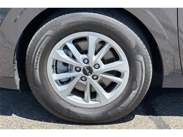 SEMINUEVOS KIA Carnival at ELK GROVE in Elk Grove Buick GMC