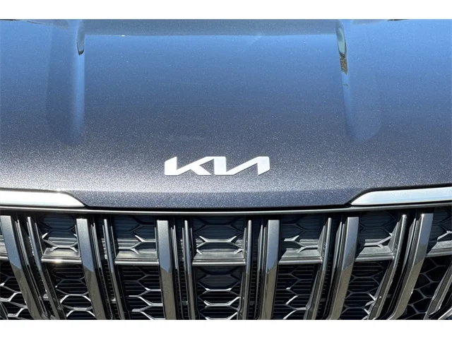 SEMINUEVOS KIA Carnival at ELK GROVE in Elk Grove Buick GMC