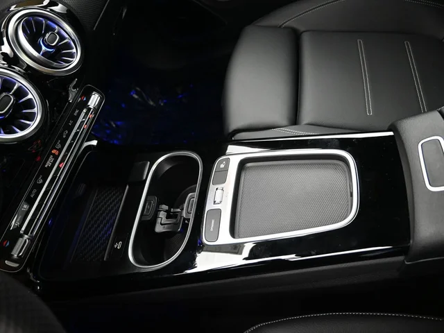 Nuevos MERCEDES-BENZ CLA à Estados chez autogozo
