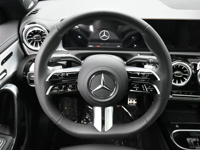 Nuevos MERCEDES-BENZ CLA à Estados chez autogozo