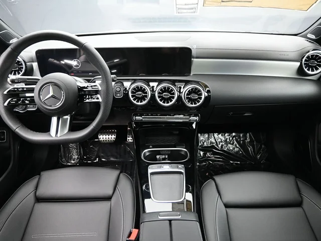 Nuevos MERCEDES-BENZ CLA à Estados chez autogozo