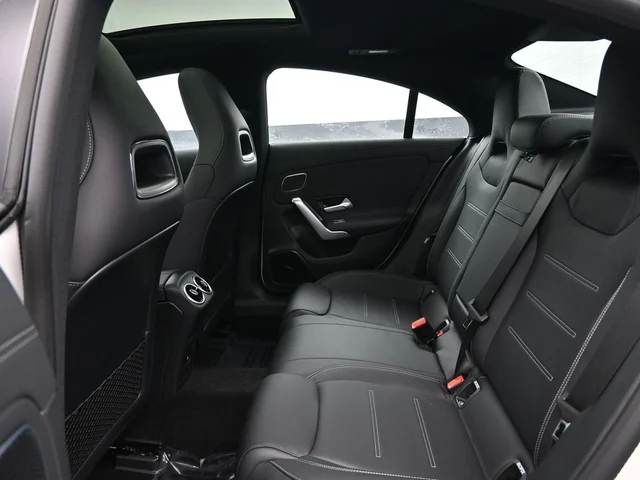 Nuevos MERCEDES-BENZ CLA à Estados chez autogozo