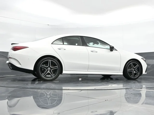 Nuevos MERCEDES-BENZ CLA à Estados chez autogozo