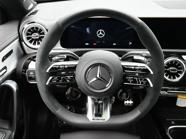 Nuevos MERCEDES-BENZ CLA à Estados chez autogozo