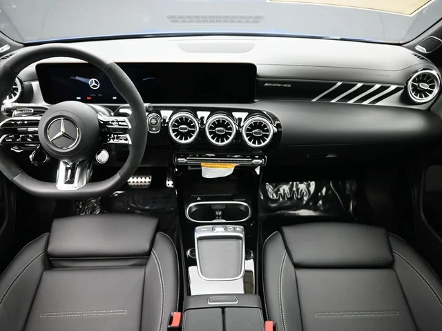 Nuevos MERCEDES-BENZ CLA à Estados chez autogozo