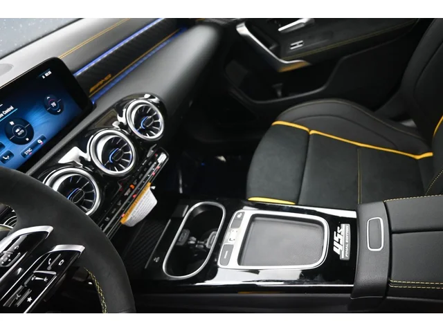Nuevos MERCEDES-BENZ CLA à Estados chez autogozo
