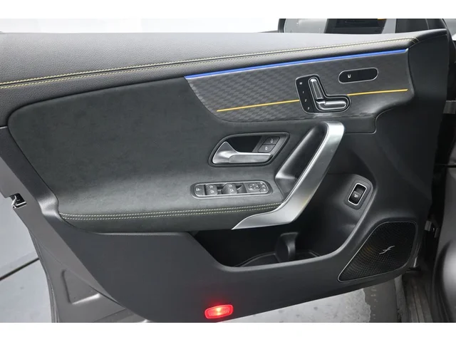 Nuevos MERCEDES-BENZ CLA à Estados chez autogozo